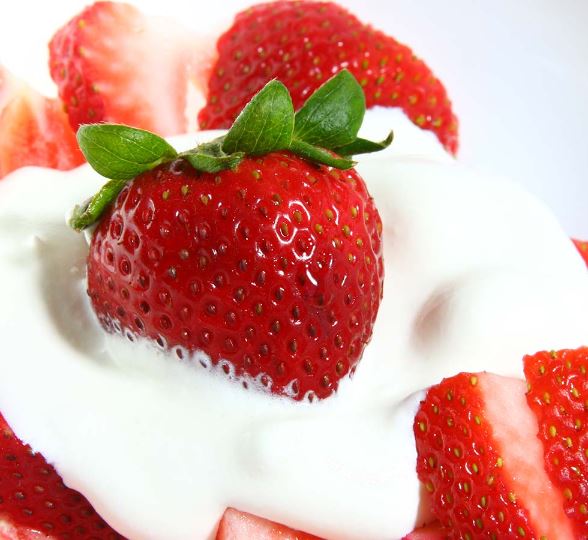 Shampoo/Conditioner-Strawberries & Cream Moisturizing Shampoo 8oz